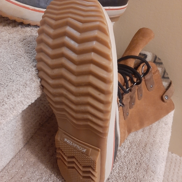 Hand crafted SOREL Waterproof  winter Boots - Picture 10 of 10